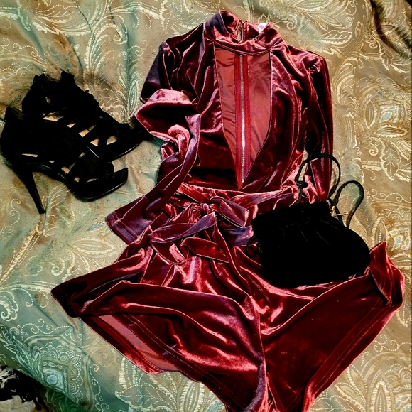 L'atiste Burgundy Romper - Picture 1 of 6